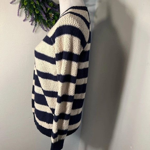 Wallace, M , Long sleeve crewneck navy blue & cream crochet knit sweater. L=24” - Picture 5 of 6